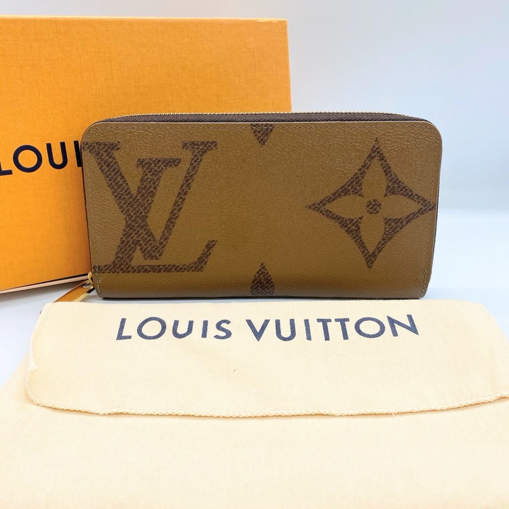 LOUIS VUITTON GIANT MONOGRAM Large Zippy Wallet Clutch